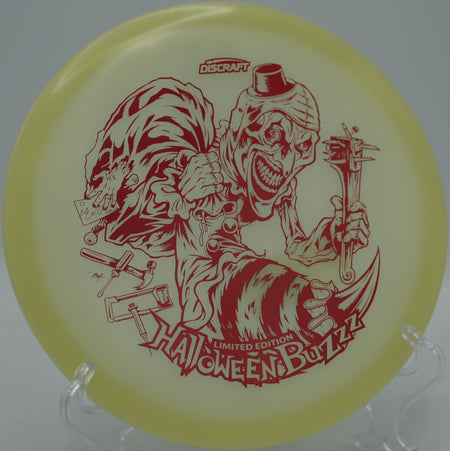 Discraft 2025 LE Halloween Mega Glo Buzzz single stamp carving a straight line at Horning’s Hideout Disc Golf Course in North Plains, Oregon.