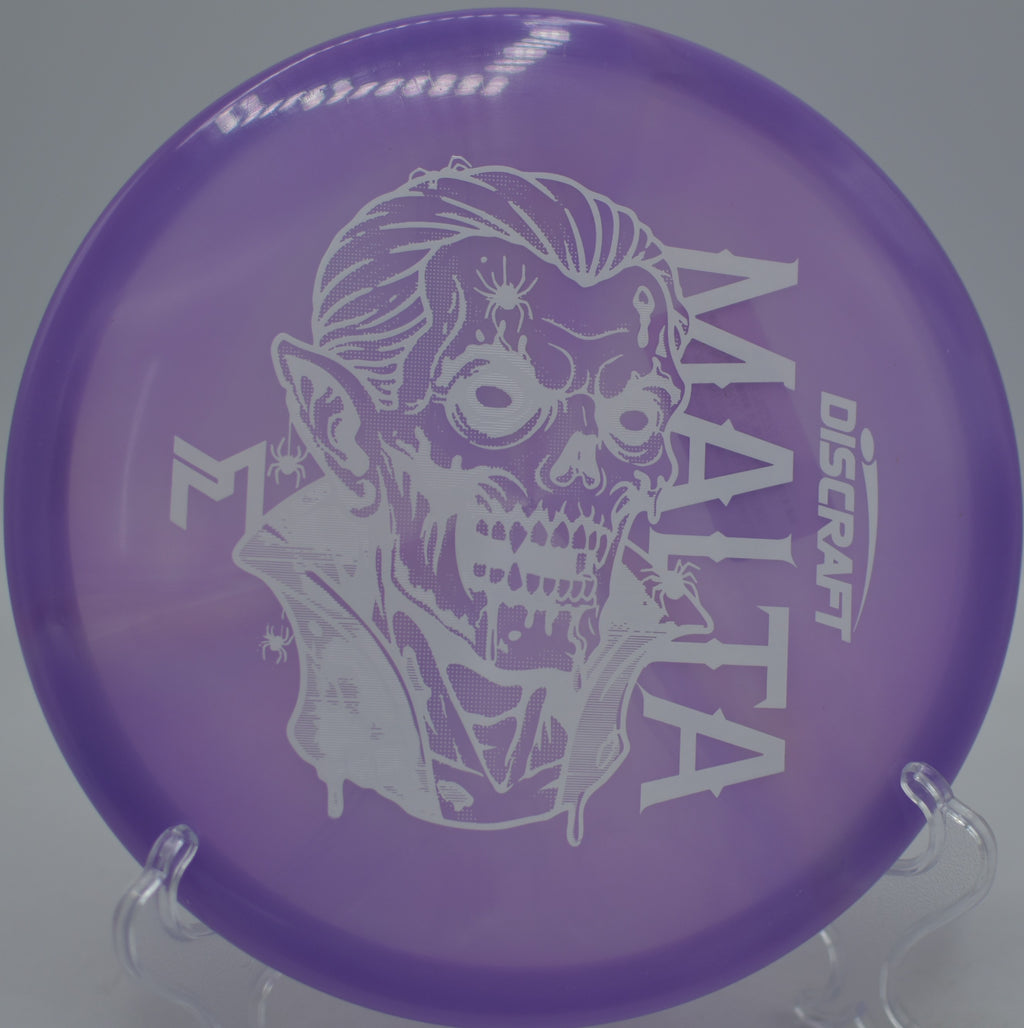 Player gripping the Z Swirl Dracul Malta for a standstill approach at Coral Springs Disc Golf Course in Coral Springs, Florida.