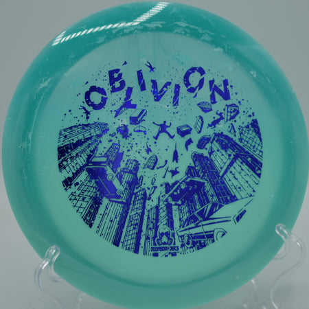 Retina Oblivion driver from Doomsday Discs cutting through a headwind at Veterans Park Disc Golf Course in Arlington, Texas.