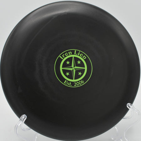 Durable Aviar Driver flexing gently into the green at Northwood Black in Morton, Illinois.