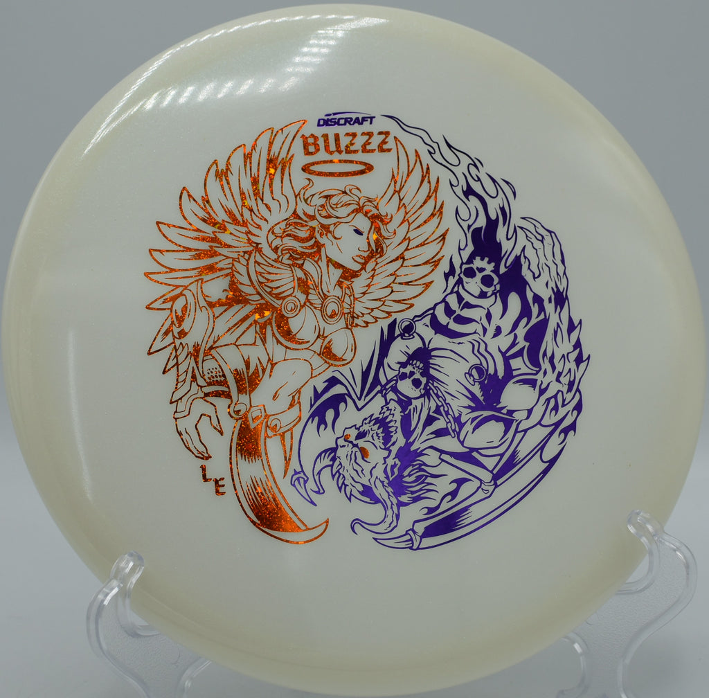 Discraft’s Z Glo Colorshift Buzzz caught mid-flight at Harmon Hills in Fall Branch, Tennessee, ideal for straight mids with elite plastic feel.