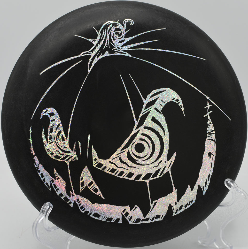 DX Aviar gliding toward the pin after a short upshot at Camp Taloali in Stayton, Oregon.