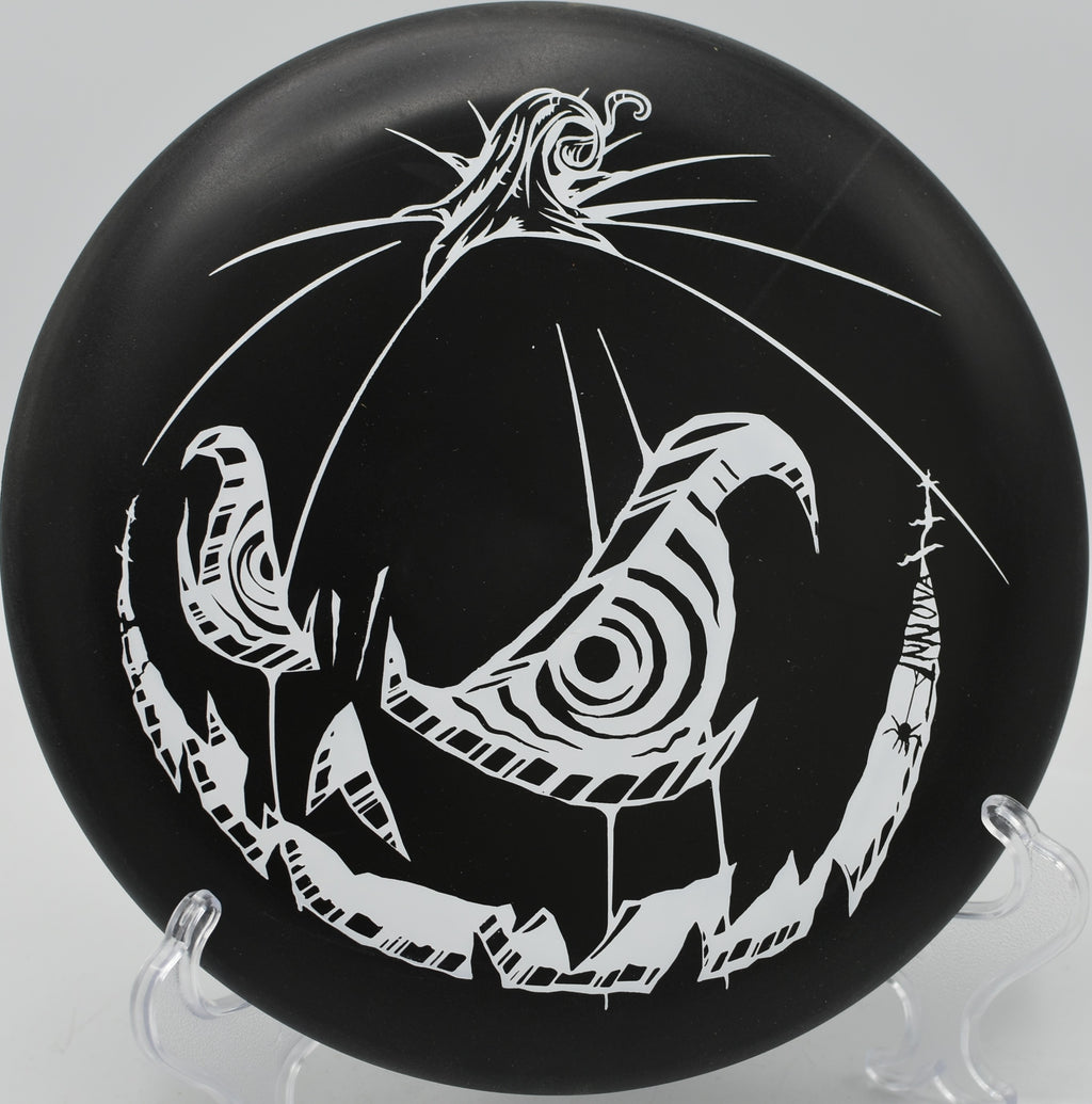 Innova DX Aviar sinking a putt with a clean spin release at Cedar Hill Park in Nashville, Tennessee.