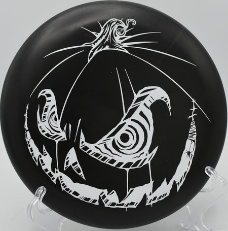 Innova DX Aviar sinking a putt with a clean spin release at Cedar Hill Park in Nashville, Tennessee.