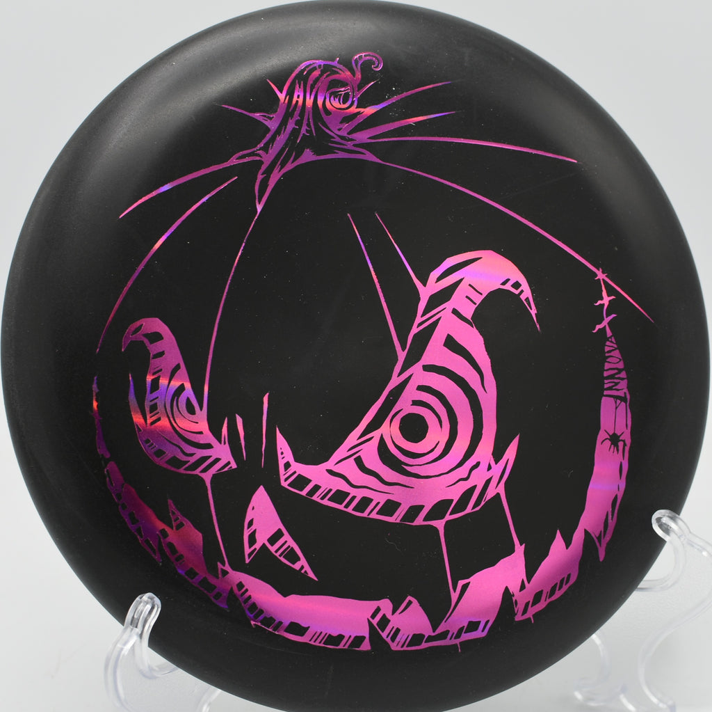 Worn-in DX Aviar flipping slightly on a short flick approach at Sunset Hills in Pekin, Illinois.