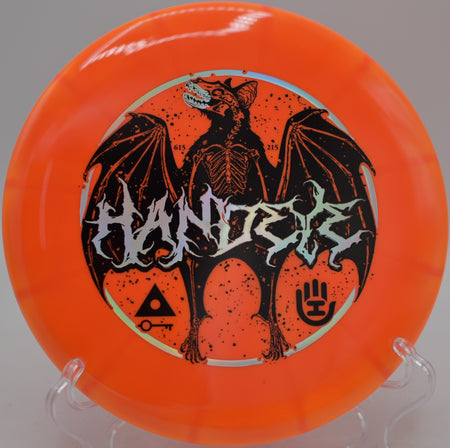 Lux Vapor Link stable putter gliding straight line at Fountain Hills Disc Golf Course, AZ