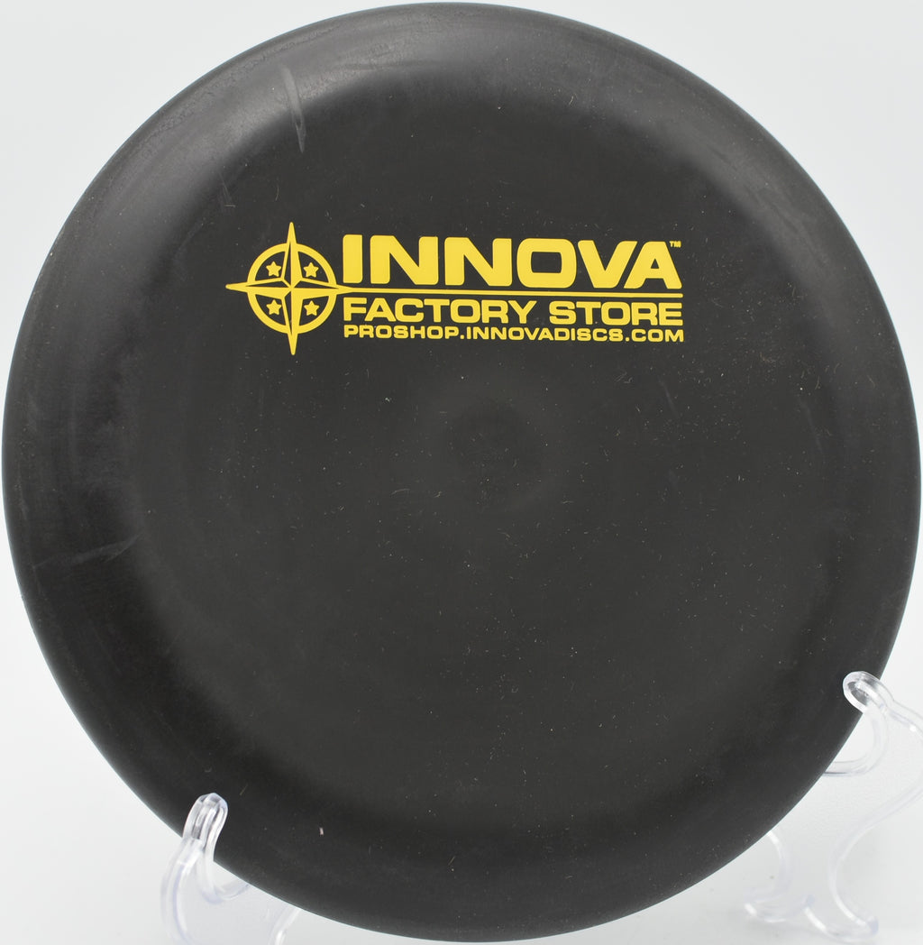 Aviar dropping softly into the basket at Bayville Park Disc Golf Course in Virginia Beach, Virginia.