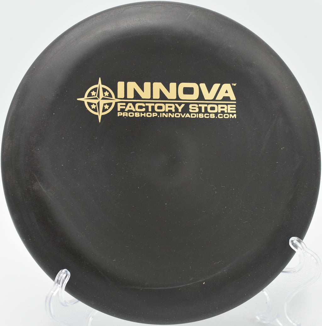 Lining up a windy putt with an Aviar at Waller Mill Park in Williamsburg, Virginia.