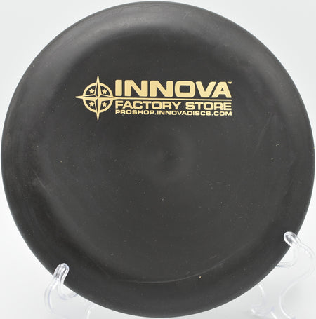 Lining up a windy putt with an Aviar at Waller Mill Park in Williamsburg, Virginia.