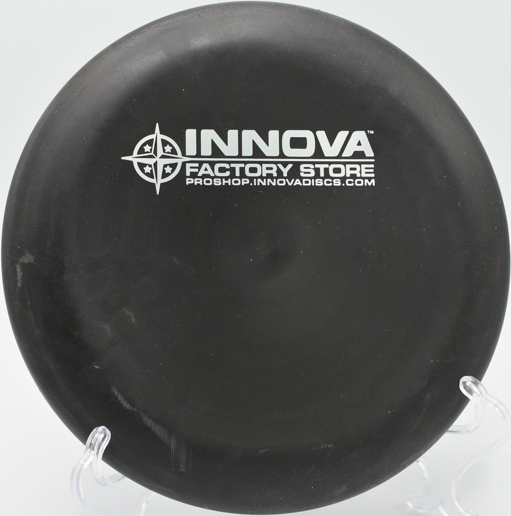 Smooth Aviar hyzer putt at Wabun Picnic Area Disc Golf Course in Minneapolis, Minnesota.