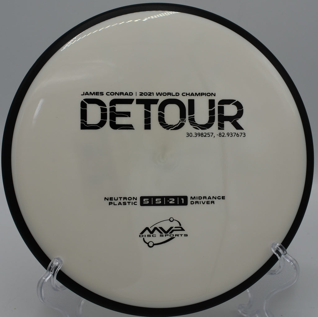 "Golfer aiming through trees at Timberline Forest Disc Golf in Flagstaff, Arizona."