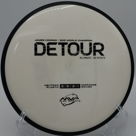 "Golfer aiming through trees at Timberline Forest Disc Golf in Flagstaff, Arizona."