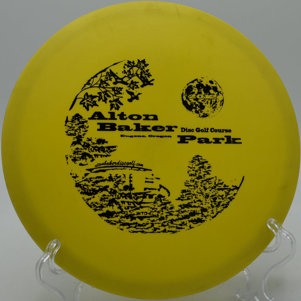 DX Roc – Overstable with a strong fade for precision shots at Hornet's Nest Disc Golf Course in Charlotte, North Carolina.
