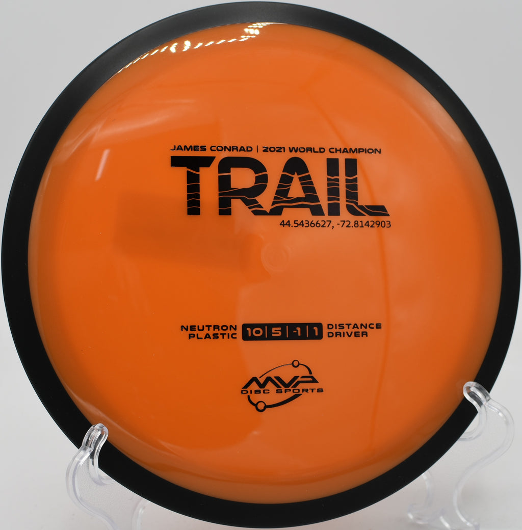 Trail landing softly on a wooded green at Sunset Park DGC in Las Vegas, Nevada