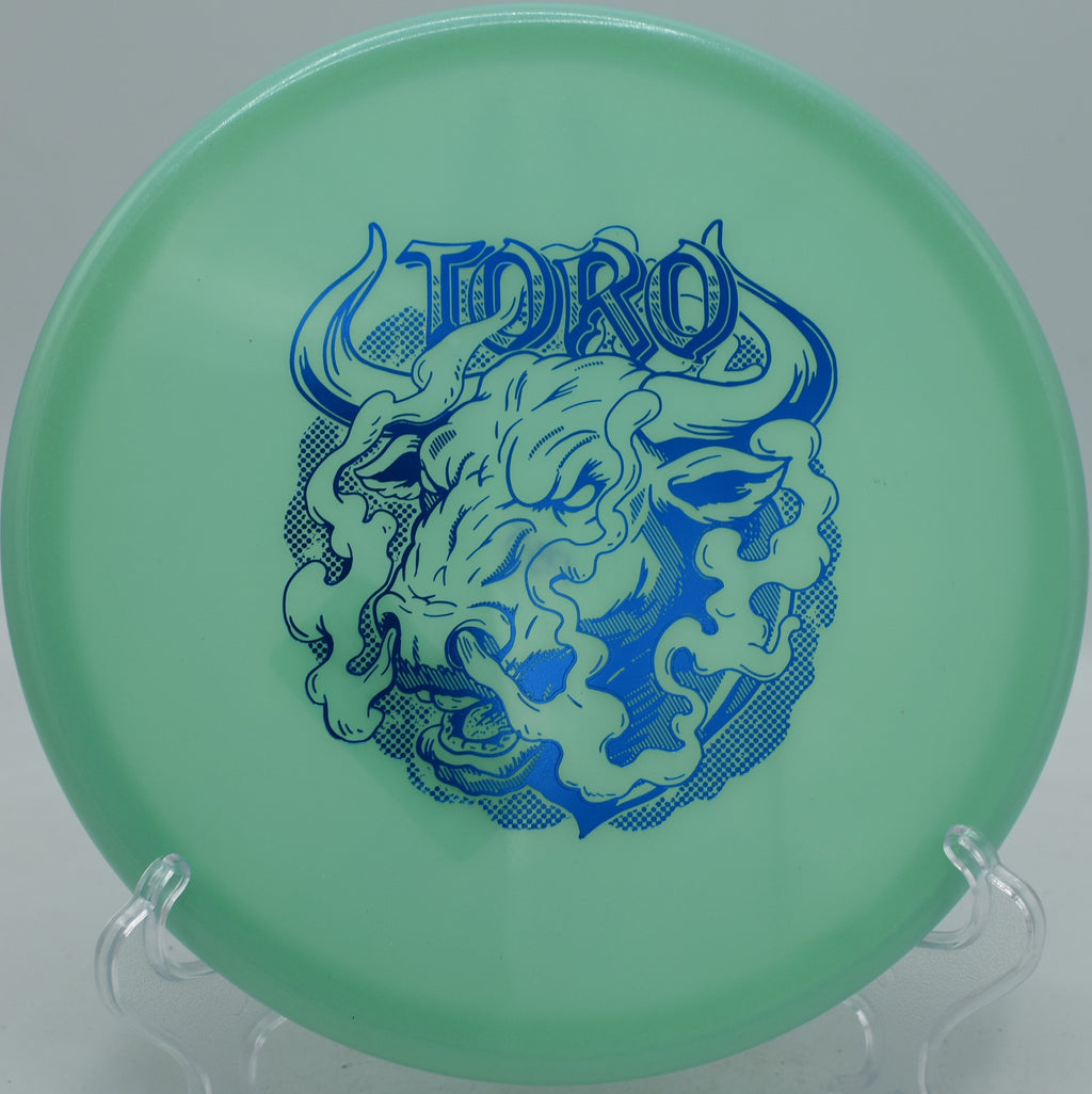 Innova Classic Glow Champion Toro Artist’s Corner overstable approach disc ripping forehand lines at Rockland Lake Disc Golf Course in Valley Cottage, New York.