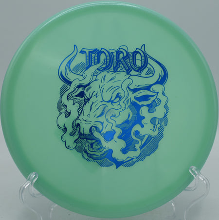 Innova Classic Glow Champion Toro Artist’s Corner overstable approach disc ripping forehand lines at Rockland Lake Disc Golf Course in Valley Cottage, New York.