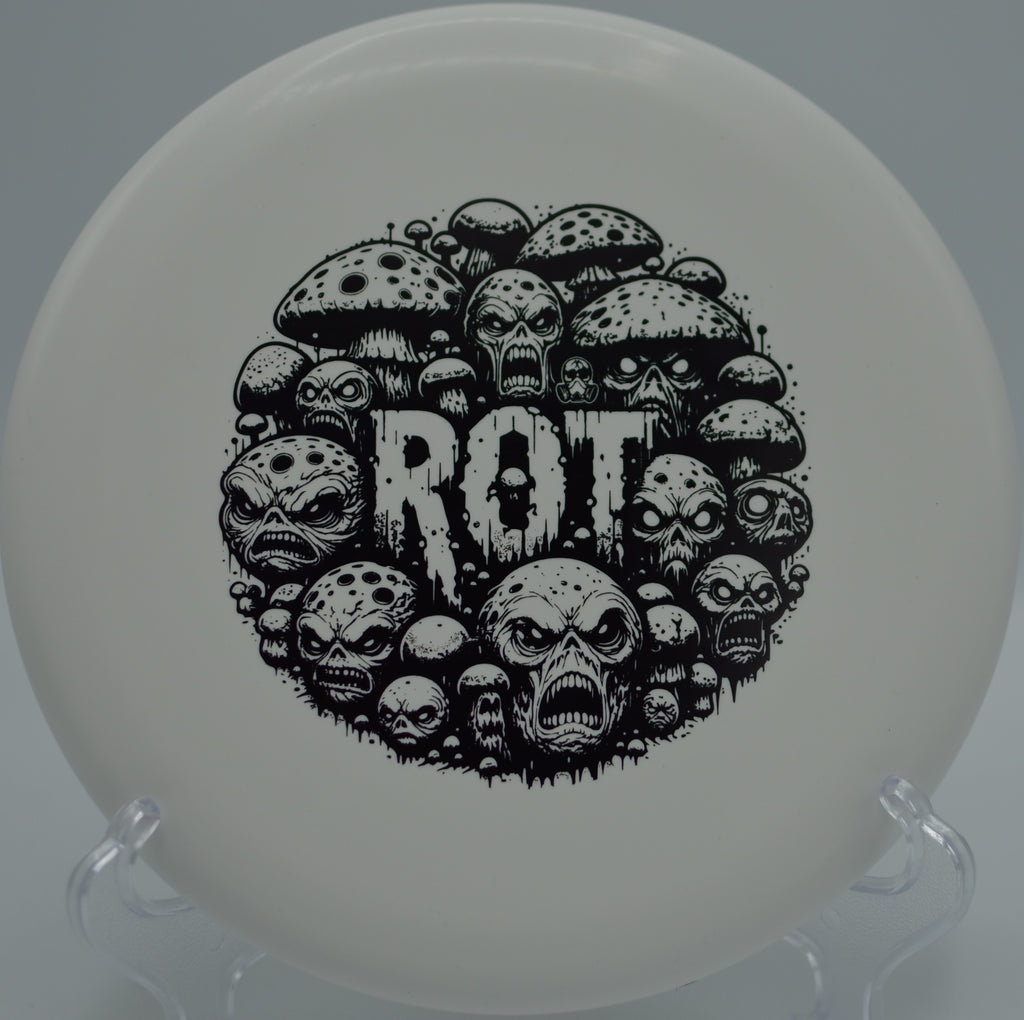 Ration Rot threading a tight tunnel line at Pineway Park DGC in Lebanon, OR, flying straight with controlled touch and zero wobble.