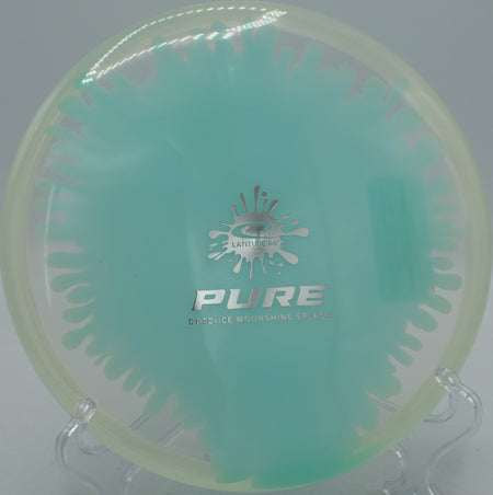 Player lining up a straight putt with Opto-Ice Moonshine Splash Pure at Pier Park Disc Golf Course in Portland, Oregon
