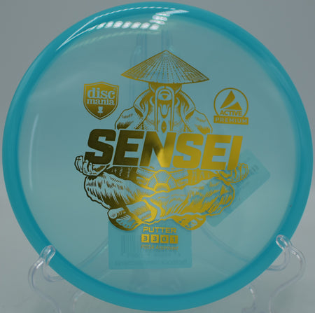 Player sinking a smooth putt with the Active Premium Sensei at Veterans Park Disc Golf Course in Arlington, Texas.