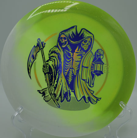 Innova Duo Wraith positioned on a wooded tee pad at Humboldt Bay DGC in Eureka, CA, showcasing its neutral-to-stable distance driver flight.