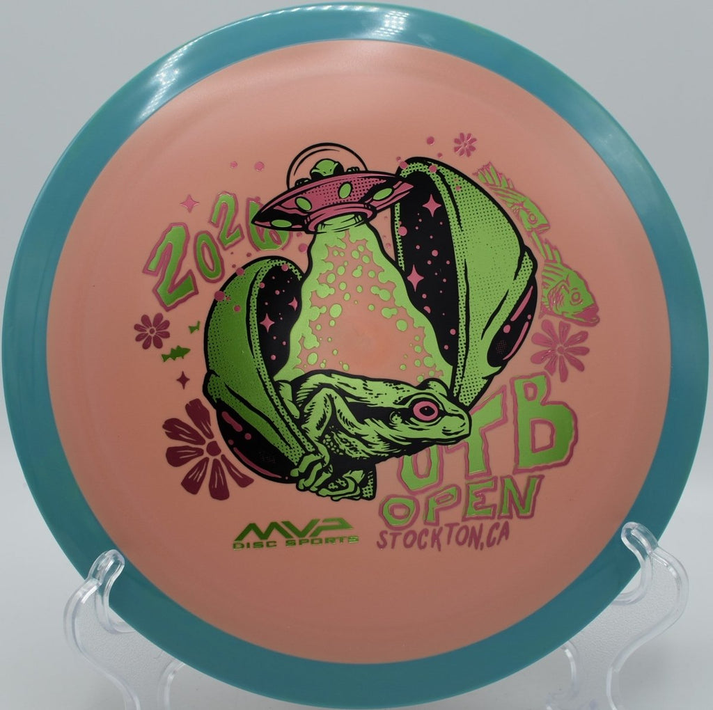 Axiom Fission Delirium OTB Open fundraiser driver photographed beside basket at Idlewild Disc Golf Course in Burlington, Kentucky