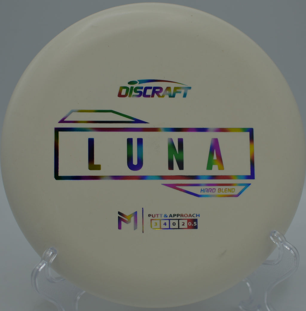 Player lining up a confident circle putt with the McBeth Hard Blend Luna at Whistler’s Bend Disc Golf Course in Roseburg, Oregon.