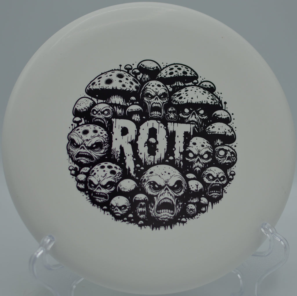 Doomsday Ration Rot shaping a gentle turnover approach at Cedar Mesa DGC in Blanding, UT, finishing smooth without an aggressive fade.