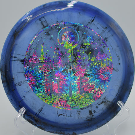 Doomsday Biohazard Ice Age firing a low, controlled hyzer at Sunset Park DGC in Las Vegas, NV, skipping reliably into Circle 1.