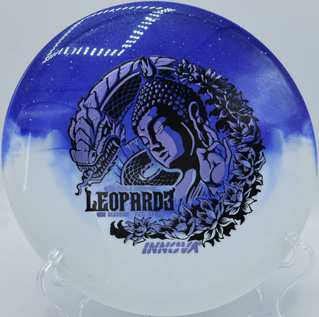 Duo Leopard3 Ohn Scoggins Tour Series fairway driver flying a straight fairway line at Cedar Hills Disc Golf Course in Raleigh, North Carolina