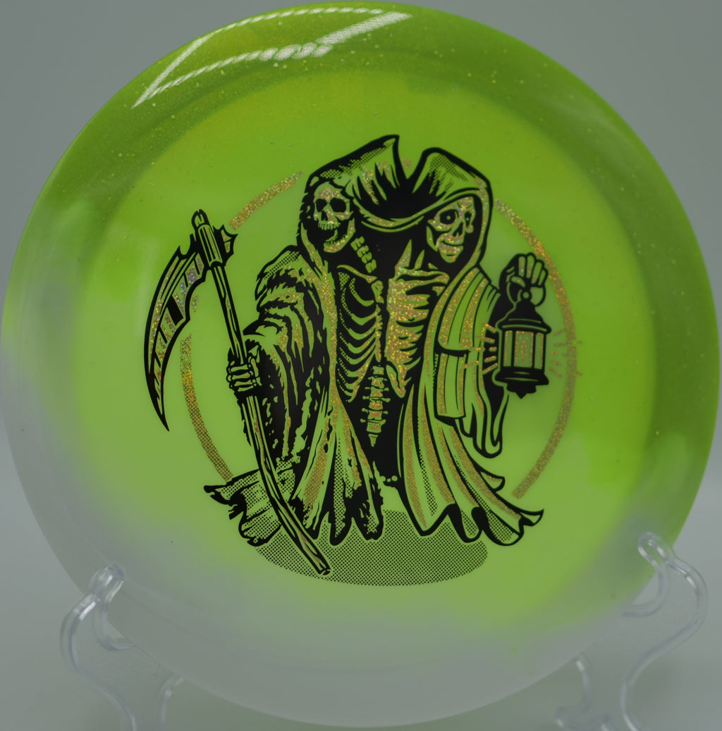 Innova Duo Wraith resting on the turf tee at Cameron Park West DGC in Waco, TX, showcasing its high-speed stability and accuracy.