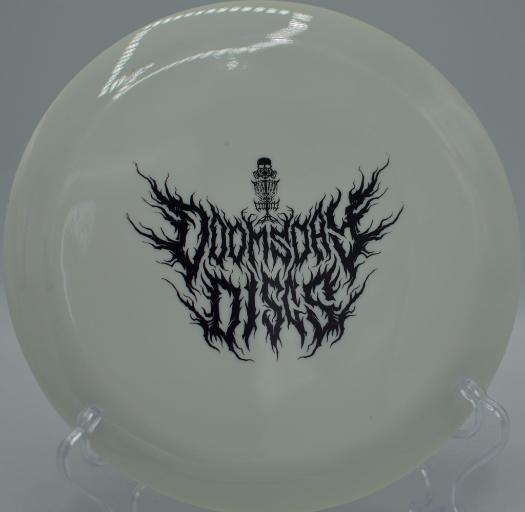 Doomsday Survival Cataclysm ripping a controlled distance line at El Dorado Park DGC in Long Beach, CA, gliding long before fading into perfect placement.