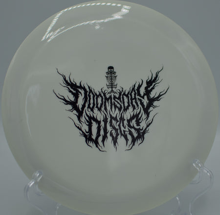 Doomsday Survival Cataclysm ripping a controlled distance line at El Dorado Park DGC in Long Beach, CA, gliding long before fading into perfect placement.