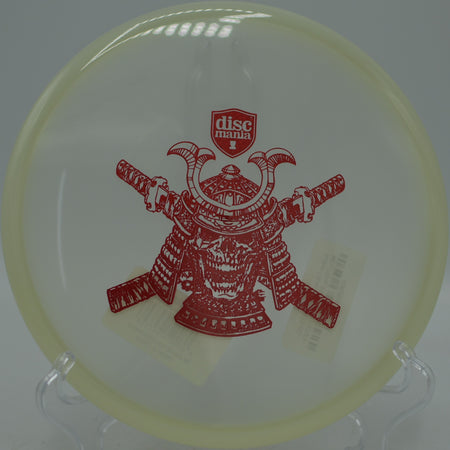 Close-up of Active Premium Sensei rim grip during a putting routine at Fountain Hills Disc Golf Course in Fountain Hills, Arizona.