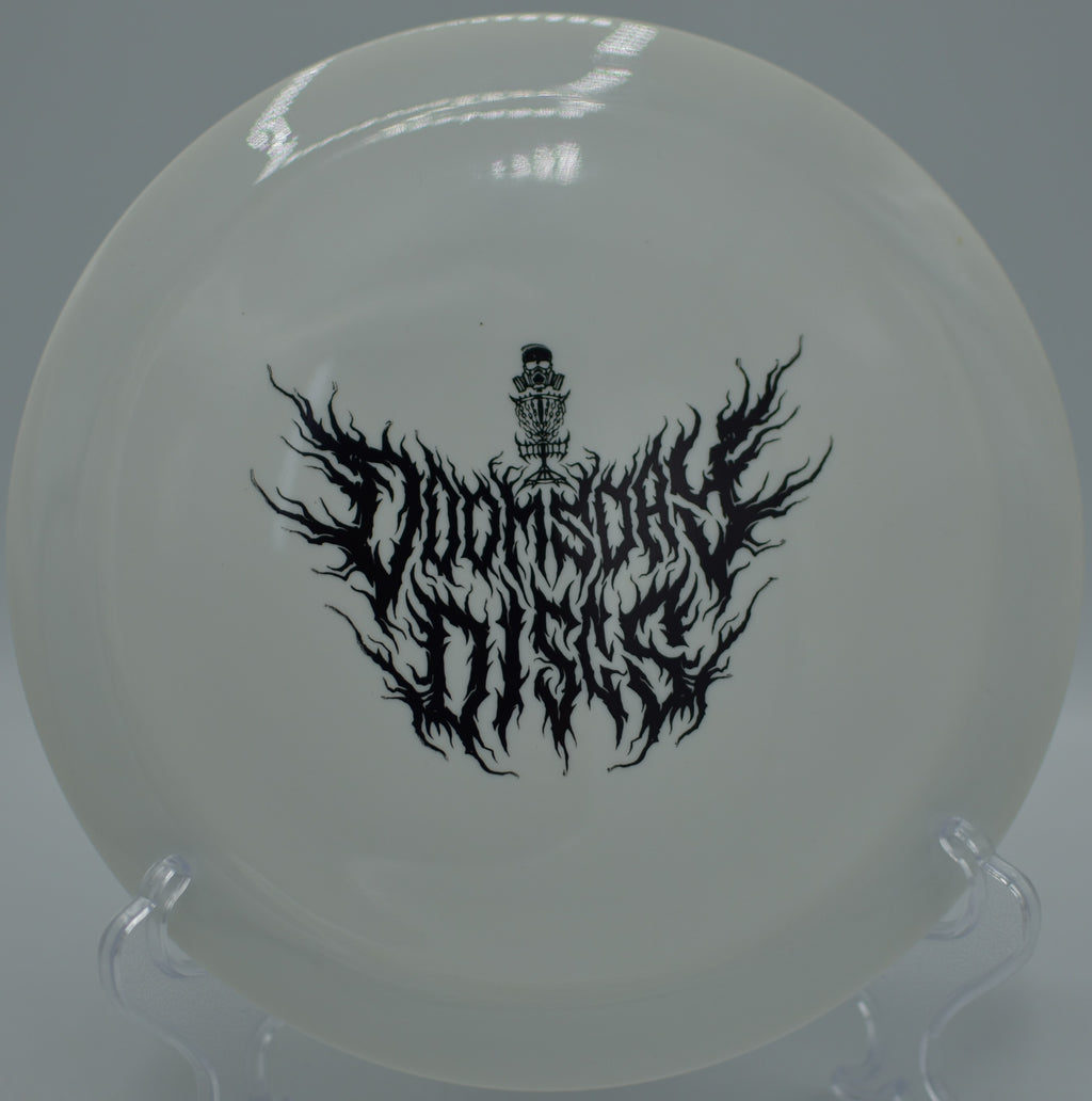 Cataclysm firing a flex forehand at Clay Park DGC in Louisville, KY, resisting torque with its 11-speed stability and predictable finish.