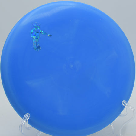 Dynamic Discs Classic Blend EMac Judge Putt Monster stable putter landing softly near the pin at Winthrop Gold Disc Golf Course in Rock Hill, South Carolina.