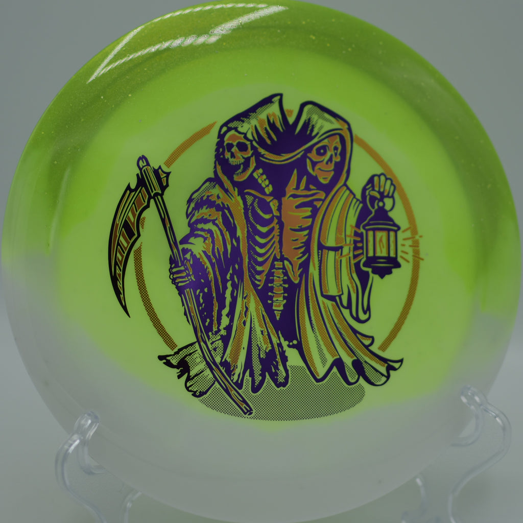 Innova Duo Wraith placed at the start of a technical tunnel at White Oak Park DGC in Dallas, GA, perfect for shaping long-range precision lines.