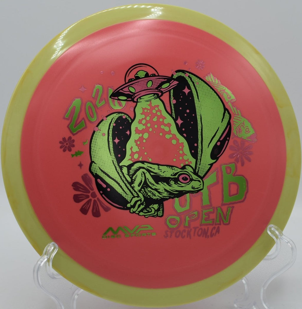 OTB Open Delirium 2026 Fission plastic distance driver sitting on stump at Smugglers’ Notch Brewster Ridge Disc Golf Course in Jeffersonville, Vermont