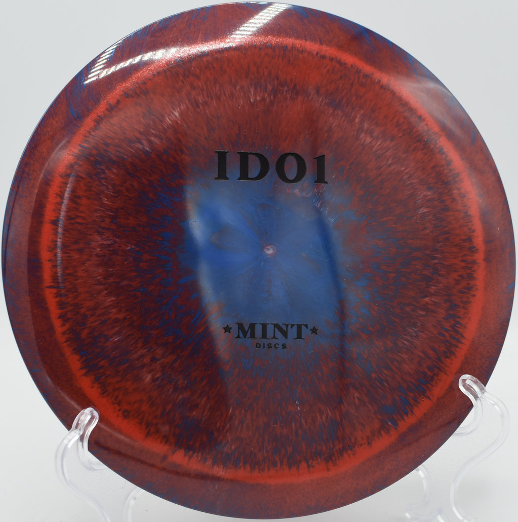 Eternal Mint Discs Idol being thrown on a long hyzerflip line at Milo McIver State Park in Estacada, Oregon, showcasing its -1 turn and 2.5 fade