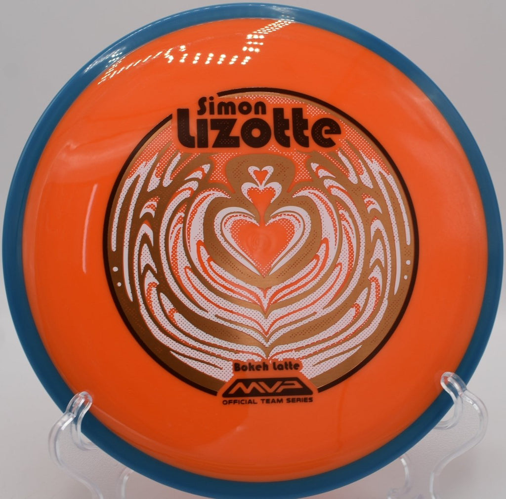 Simon Lizotte Neutron Bokeh long-distance flex at Cedarock Park Disc Golf Course in Burlington, North Carolina