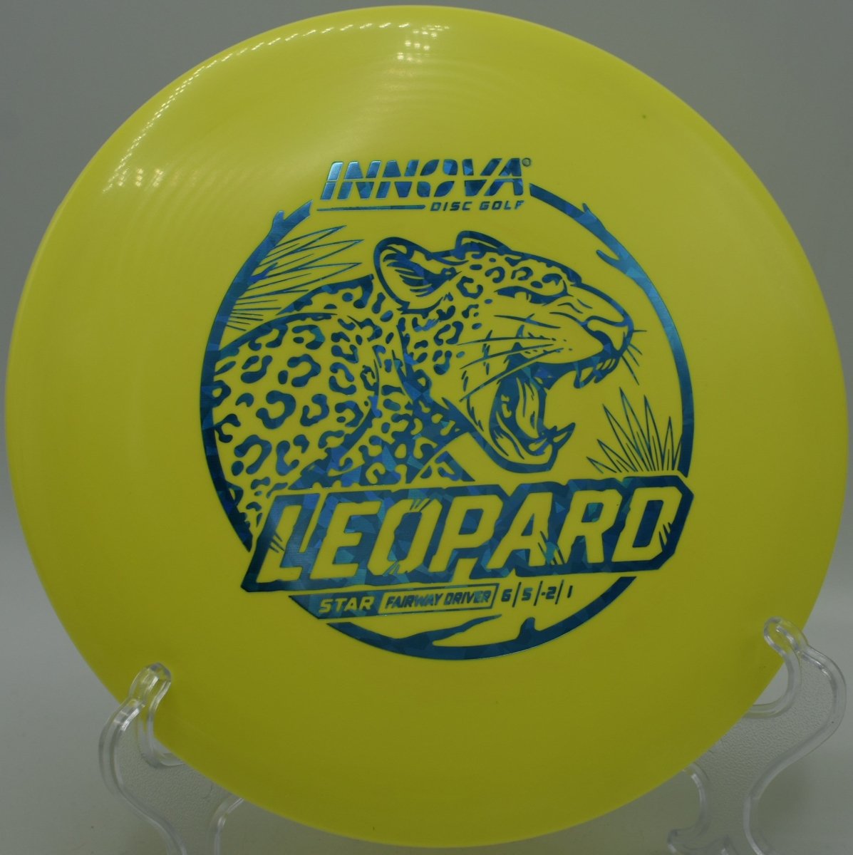 Innova Star Leopard driver holding a controlled anhyzer line at Zintel Canyon Disc Golf Course in Kennewick, Washington