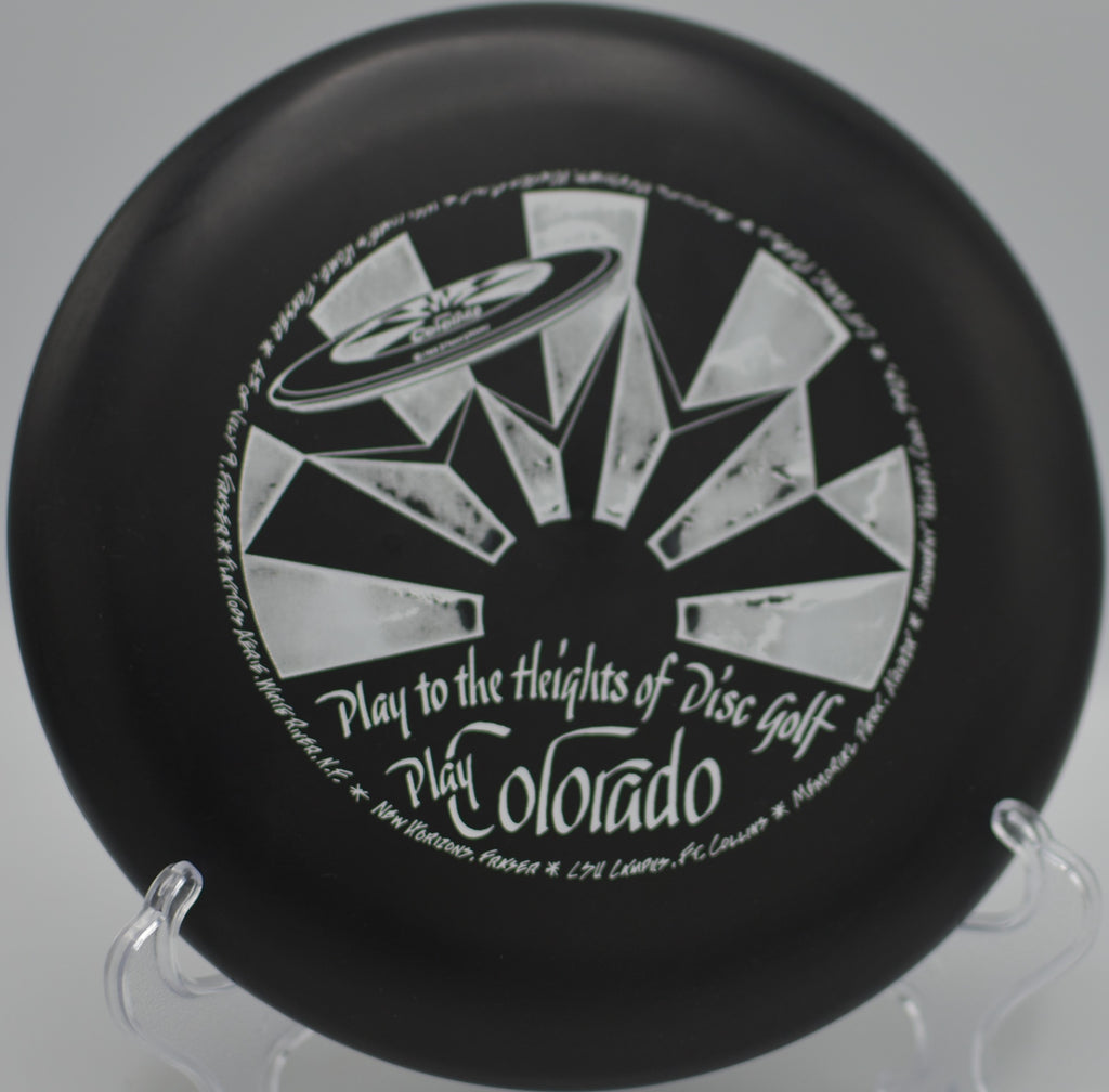 Pat Pending Preemie Aviar (Ultra Lightweight) floating effortlessly toward the basket at Fountain Hills Disc Golf Course in Fountain Hills, Arizona.