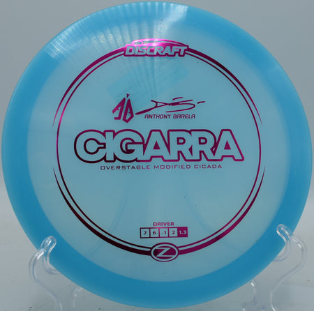 Cigarra settling near the pin after a slow-turning shot at Rocklin Disc Golf Course in California

