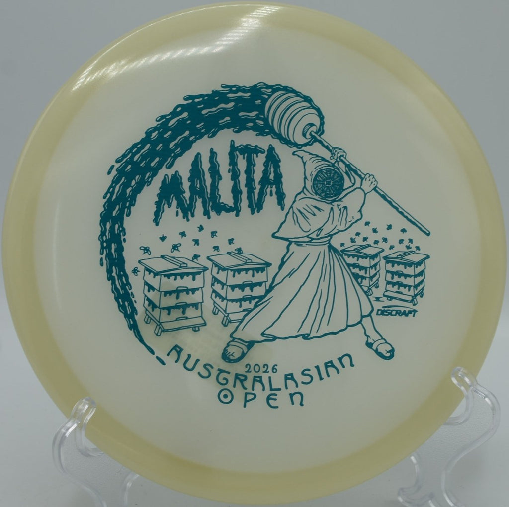 Mega Glow Malita midrange holding dead-straight tunnel line at Maple Hill DGC in Leicester, MA