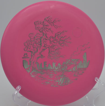 Doomsday Ration Bleak threading a tight alley at Three Rivers DGC in Gulfport, MS, pushing straight with minimal fade to park the basket.