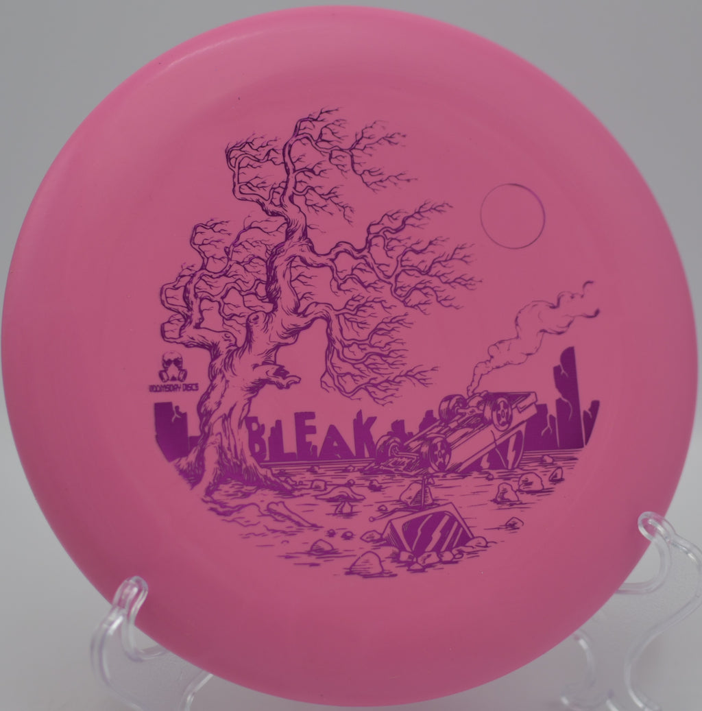 Ration Bleak firing a circle-two bid at Stonykill DGC in Wappingers Falls, NY, floating with glide and finishing softly on the chains.