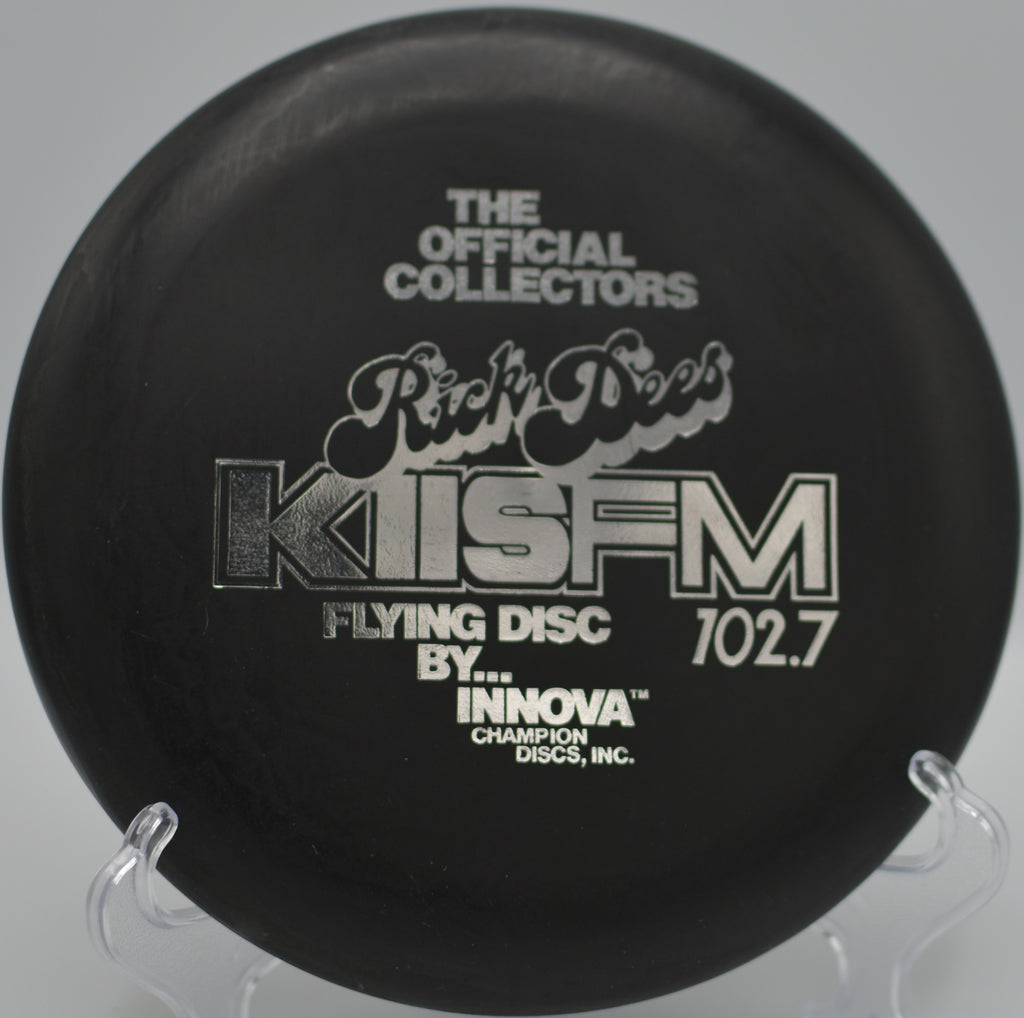 Pat Pending Preemie Aviar (Ultra Lightweight) softly dropping into chains at SeaTac Disc Golf Course in SeaTac, Washington, during a calm morning putt.

