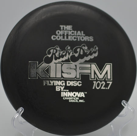 Pat Pending Preemie Aviar (Ultra Lightweight) softly dropping into chains at SeaTac Disc Golf Course in SeaTac, Washington, during a calm morning putt.

