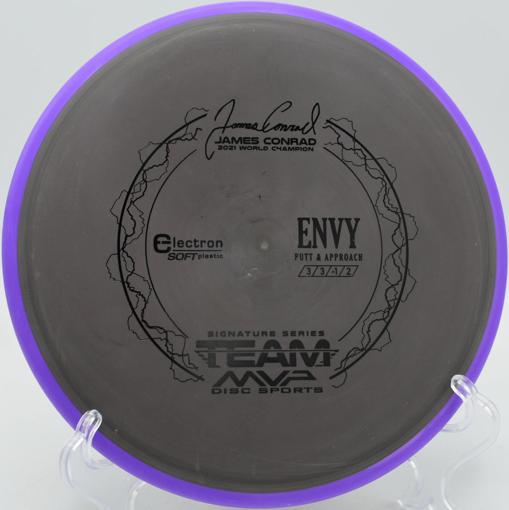 Electron Soft Envy overstable approach launched forehand at Maple Hill Gold in Leicester, Massachusetts