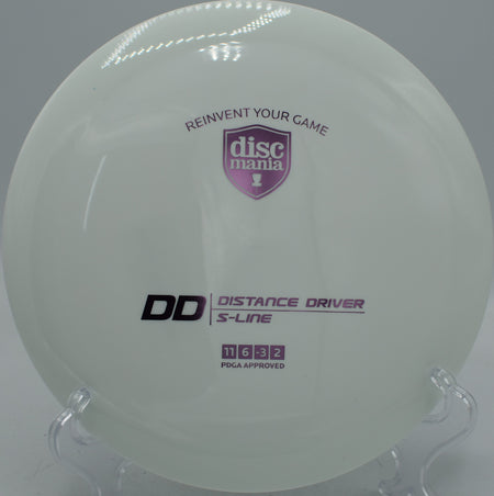 S-Line DD Discmania stable distance driver gliding full power at Idlewild Disc Golf Course in Burlington, Kentucky.