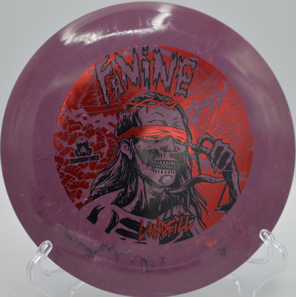 Doomsday Landfill Famine carving a long turnover line at Lizard Peak DGC in Alpine, UT, drifting right with effortless -2 turn before a gentle stabilization.